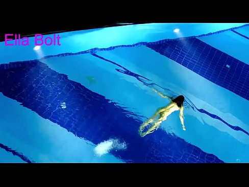 ❤️ Saya tidak bisa berhenti menonton, pirang muda tertangkap basah berenang di kolam resor ELLA BOLT ❤ porno indah pada kami ️