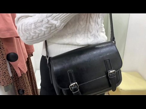 ❤️ Masturbasi publik dari jalang muda FeralBerry dengan dildo di kamar pas ❤ porno indah pada kami ️