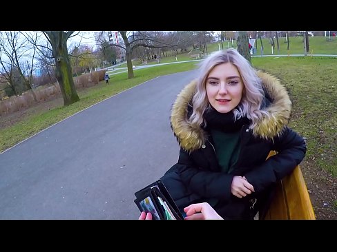❤️ Menelan air mani panas orang asing demi uang - blowjob di taman oleh Eva Elfie ❤ porno indah pada kami ️